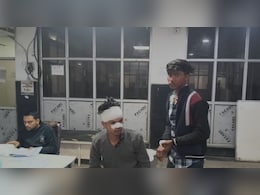 12वीं कक्षा के छात्रों का चल रहा था व&zwj;िदाई समारोह, स्कूल के गेट पर छात्र के सीने में चाकू घोंपा&nbsp;