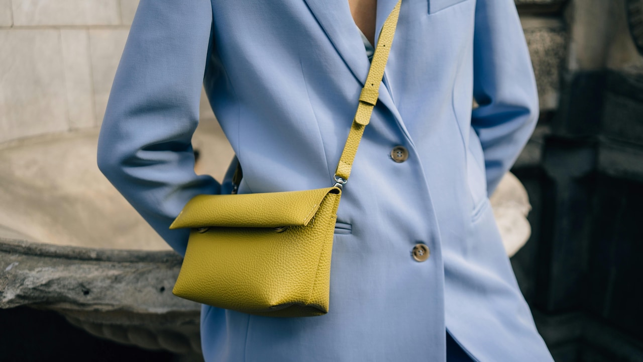 How to Choose the Perfect Sling Bag That Wont Bounce or Slip When You Move