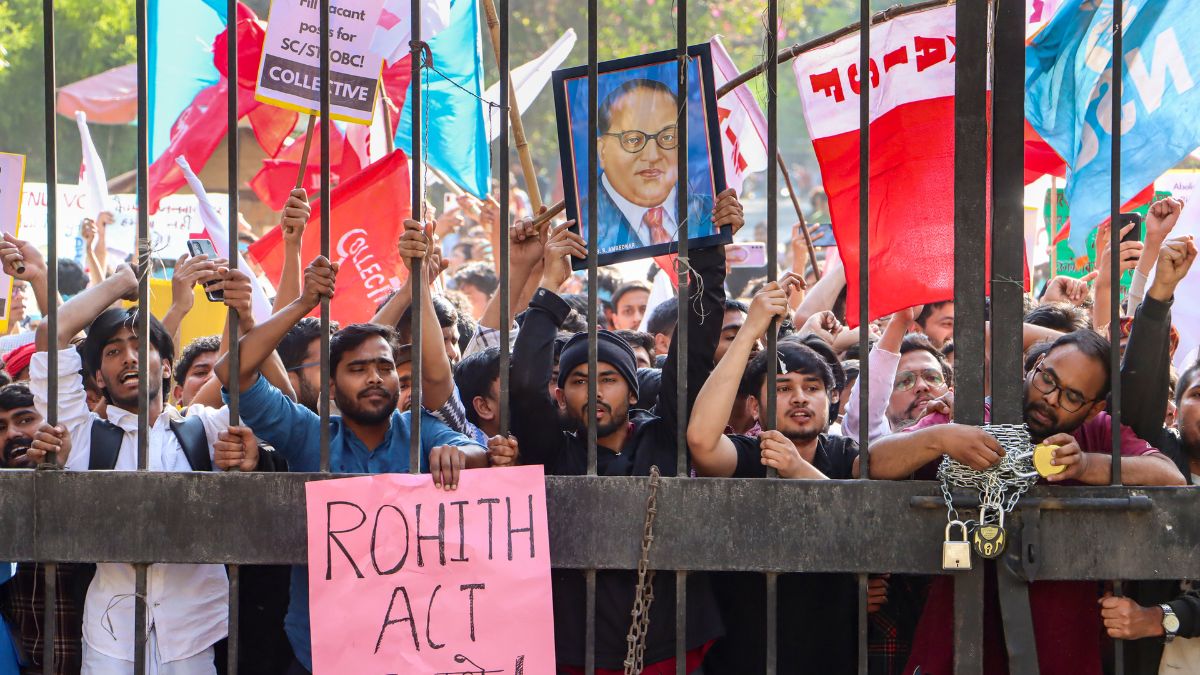 छात्र प्रदर्शन के बीच आई JNU प्रशासन की चेतावनी, बताया कौन से छात्र होंगे यूनिवर्सिटी से बाहर