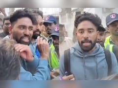 "Ek Minute Bhai": Siraj Loses Cool At Uncontrolled Crowd In Viral Video