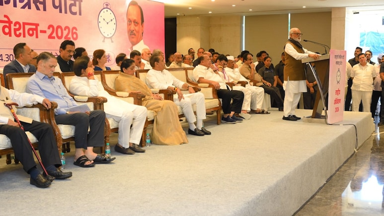 Chhagan Bhujbal : पार्थिव समोर होतं आणि तुम्ही विलीनीकरण मागत होता?'; भुजबळांचा सवाल, NCP च्या बैठकीत सन्नाटा