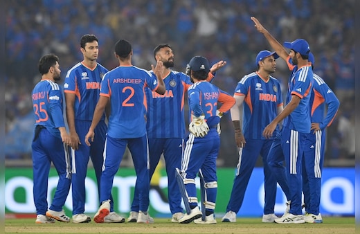 IND vs ZIM Live Score: अक्षर पटेल ने दिलाई पहली सफलता, तडिवनाशे मारुमानी आउट, जानें क्या है स्कोर