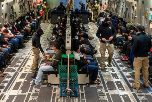 2025 में 22,900 भारतीयों को दुनिया के देशों ने भारत वापिस भेजा, जान लीजिए इसकी वजह