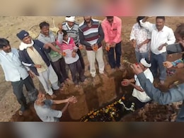 20 साल साथ निभाने वाली गाय को परिवार के मुखिया जैसा दिया अंतिम सम्मान, ढोल बजाकर निकाली अंतिम यात्रा