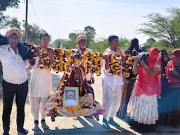 मां को कांवड़ में बैठाकर यात्रा पर निकल गया 'श्रवण कुमार', राजस्थान के इस युवक का अनूठा वीडियो चर्चा में