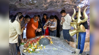 महाशिवरात्रि पर कब और कैसे करें महादेव की पूजा? देखें संपूर्ण विधि