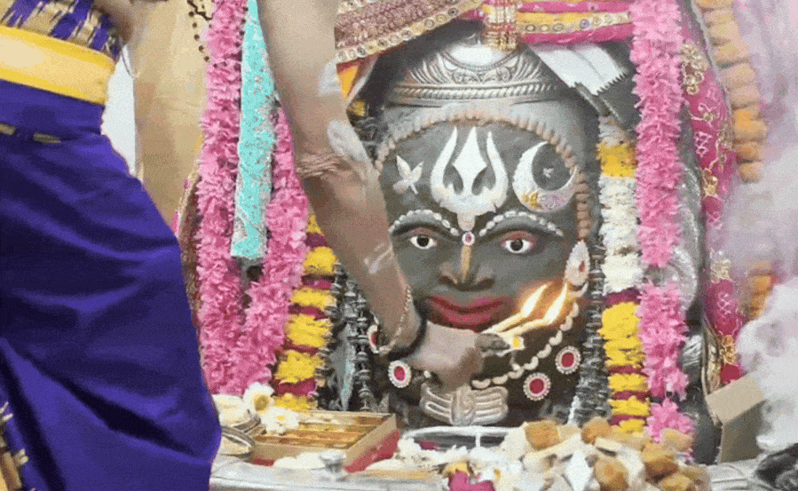 VIDEO: 2.30 बजे खुले महाकाल के पट, लाखों भक्तों की भीड़, 44 घंटे तक जागेंगे बाबा; कल दोपहर में क्यों होगी भस्म आरती?&nbsp;