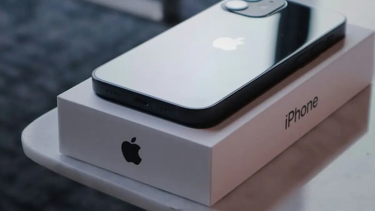 Chinese Man Finds Tiles, Chocolates Inside iPhone 17 Pro Max Box Gifted By Company