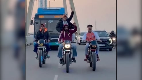 Delhi Police Cracks Down On Viral Instagram Bike Stunt, 3 Arrested