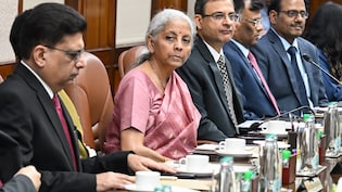 सरकारी बैंकों के मर्जर को लेकर फिलहाल कोई प्लान नहीं, वित्त मंत्री निर्मला सीतारमण ने अटलकों पर लगाया विराम