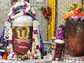 महाकाल मंदिर VIP दर्शन विवाद: विरोध करने वाले संगठन खुद घिरे, 6 माह में 11,568 प्रोटोकॉल दर्शन कराने का दावा