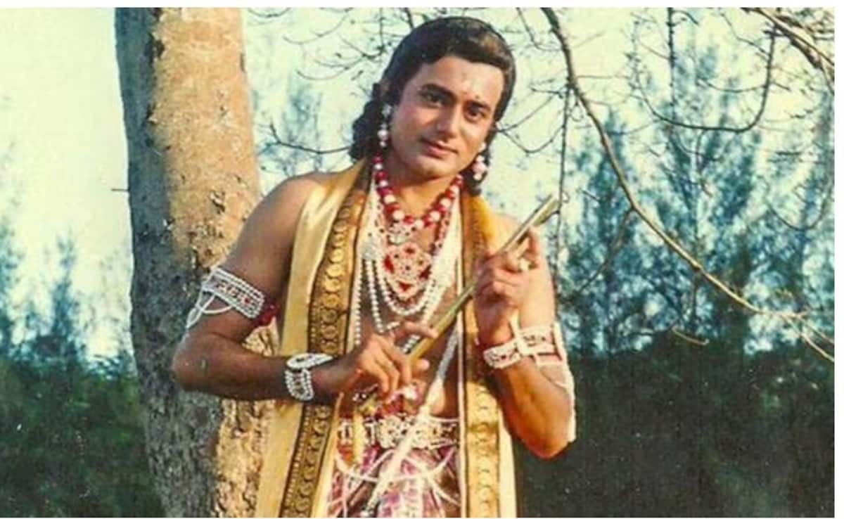 महाभारत के श्रीकृष्ण को देखकर भावुक हुईं बुजुर्ग महिला, नीतीश भारद्वाज ने वीडियो शेयर किया वीडियो