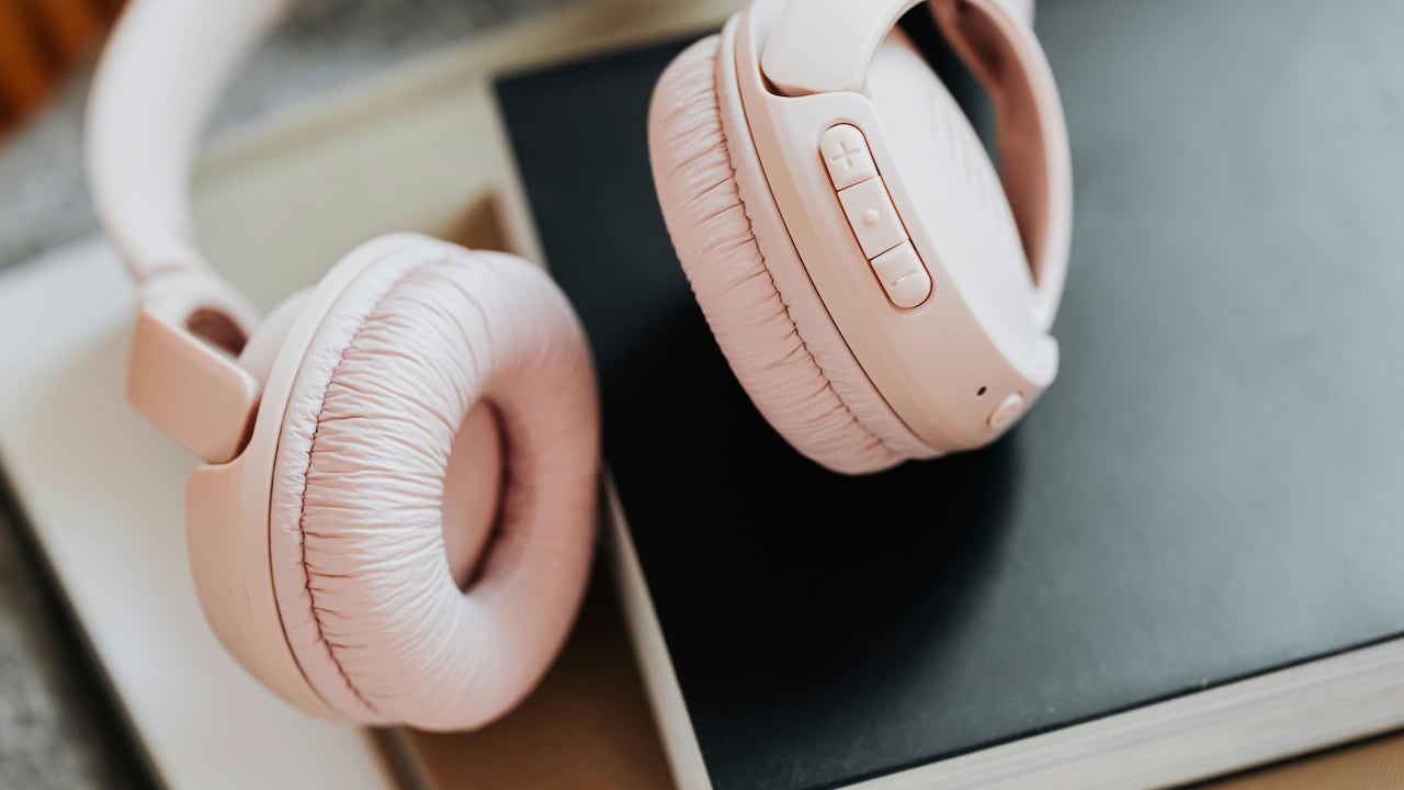 Why Noise-Canceling Headphones Hurt Your Ears: And How to Fix It Why Noise-Canceling Headphones Hurt Your Ears: And How to Fix It