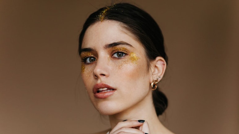 What Is Divorce Dust? How Women Are Using Body Glitter To Expose Cheating