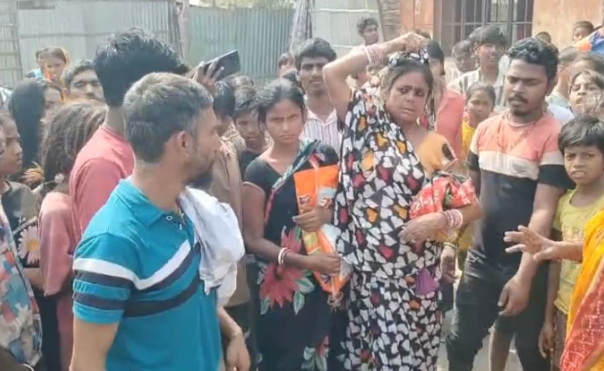 बच्चा चोरी के डर में भीड़ बनी 'पुलिस', शक में महिलाओं को बना रही बंधक, कटिहार का ये मामला हैरान कर देगा