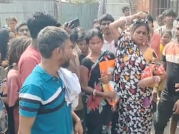 बच्चा चोरी के डर में भीड़ बनी 'पुलिस', शक में महिलाओं को बना रही बंधक, कटिहार का ये मामला हैरान कर देगा