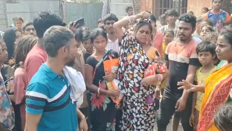 बच्चा चोरी के डर में भीड़ बनी 'पुलिस', शक में महिलाओं को बना रही बंधक, कटिहार का ये मामला हैरान कर देगा