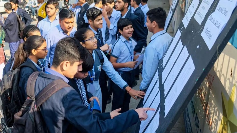 CBSE board exam 2026: 10वीं-12वीं की बोर्ड परीक्षा शुरू, पहले दिन 1.72 लाख स्टूडेंट देंगे मैथ्स-बायो के पेपर