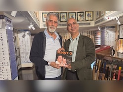 Blog | Meet The Man Who Got Sunil Gavaskar's Cricket Bat In 1981, And Never Looked Back