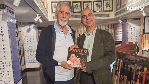 Blog | Meet The Man Who Got Sunil Gavaskar's Cricket Bat In 1981, And Never Looked Back