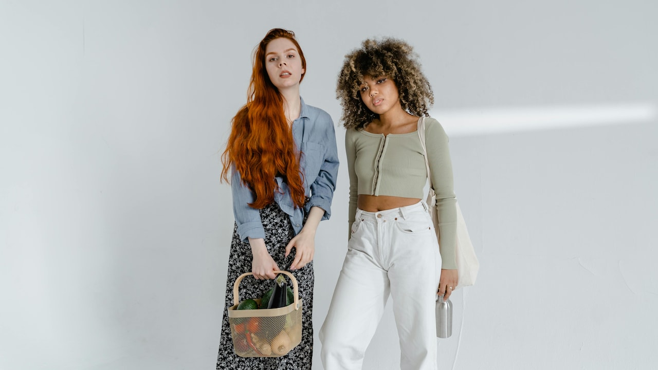 Blouse Over Skirt: The Unexpected Piece That Truly Decides Your Outfits All-Day Comfort