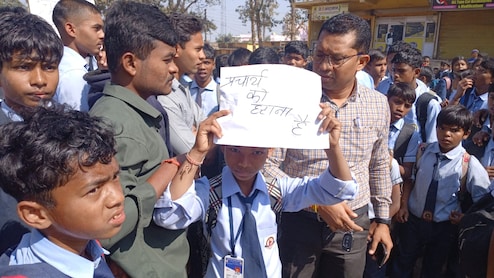 गरियाबंद में स्टूडेंट्स और शिक्षकों के आगे झुका प्रशासन, स्कूल की प्रिंसिपल को हटाया