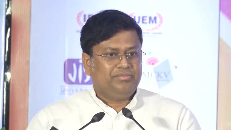 Video: Union Minister Was Speaking At Kolkata Event, Then Quake Struck