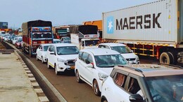 Mumbai Pune Expressway : आपत्कालीन परिस्थितीसाठी वाहतूक आराखडा तयार करा, उपमुख्यमंत्र्यांचे निर्देश