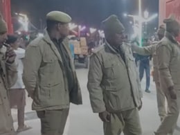 पासपोर्ट कैंसिल होने से परेशान युवक पुलिस से उलझा, गोरखनाथ मंदिर में रात को क्या ड्रामा हो गया?