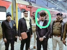 दरभंगा-आनंद विहार एक्सप्रेस में फर्जी TTE बन मांग रहा था टिकट, शक होते ही रंगे हाथों पकड़ा गया