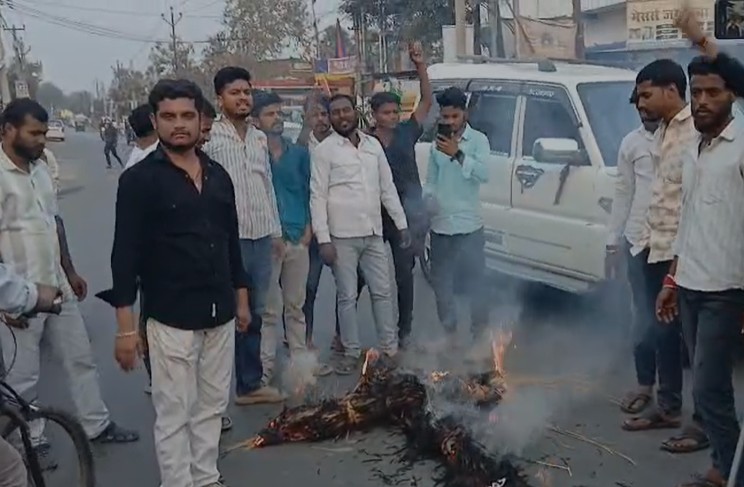 'यादव जी की लव स्टोरी' पर छिड़ा संग्राम, यूपी-बिहार के युवाओं ने खोला मोर्चा