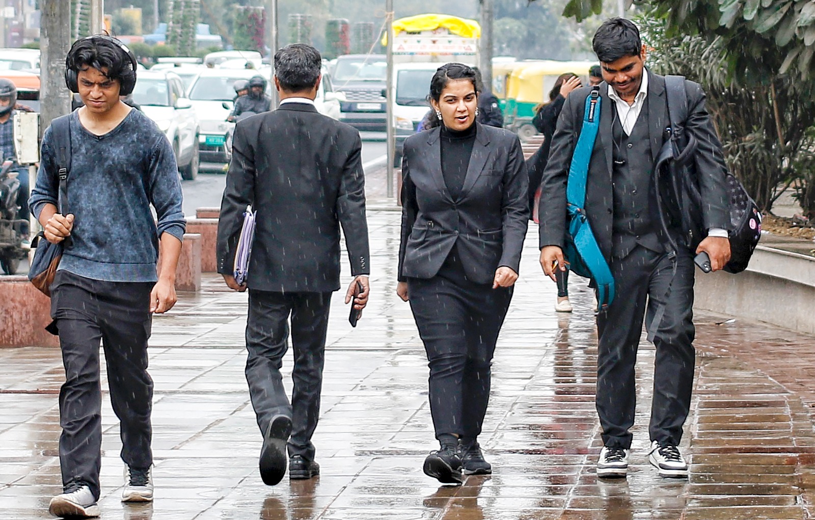 बारिश, ओले गिरे... दिल्ली NCR में आज क्या फिर बरसेंगे बदरा, जानें एक हफ्ते के मौसम का हाल&nbsp;