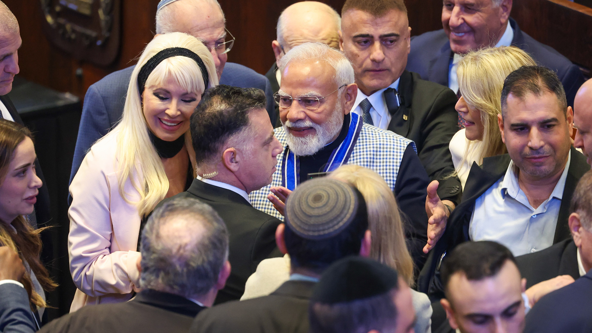 'Unprecedented Scenes': PM Modi Mobbed for Selfies After Historic Knesset Speech