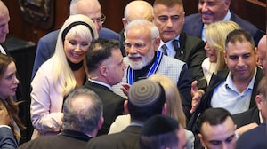'Unprecedented Scenes': PM Modi Mobbed for Selfies After Historic Knesset Speech