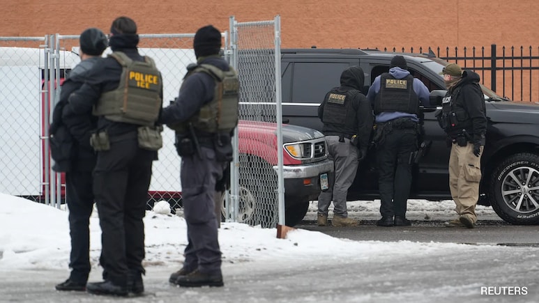 "Don't Go To America": UK Woman Detained By ICE For 6 Weeks Despite Valid US Visa