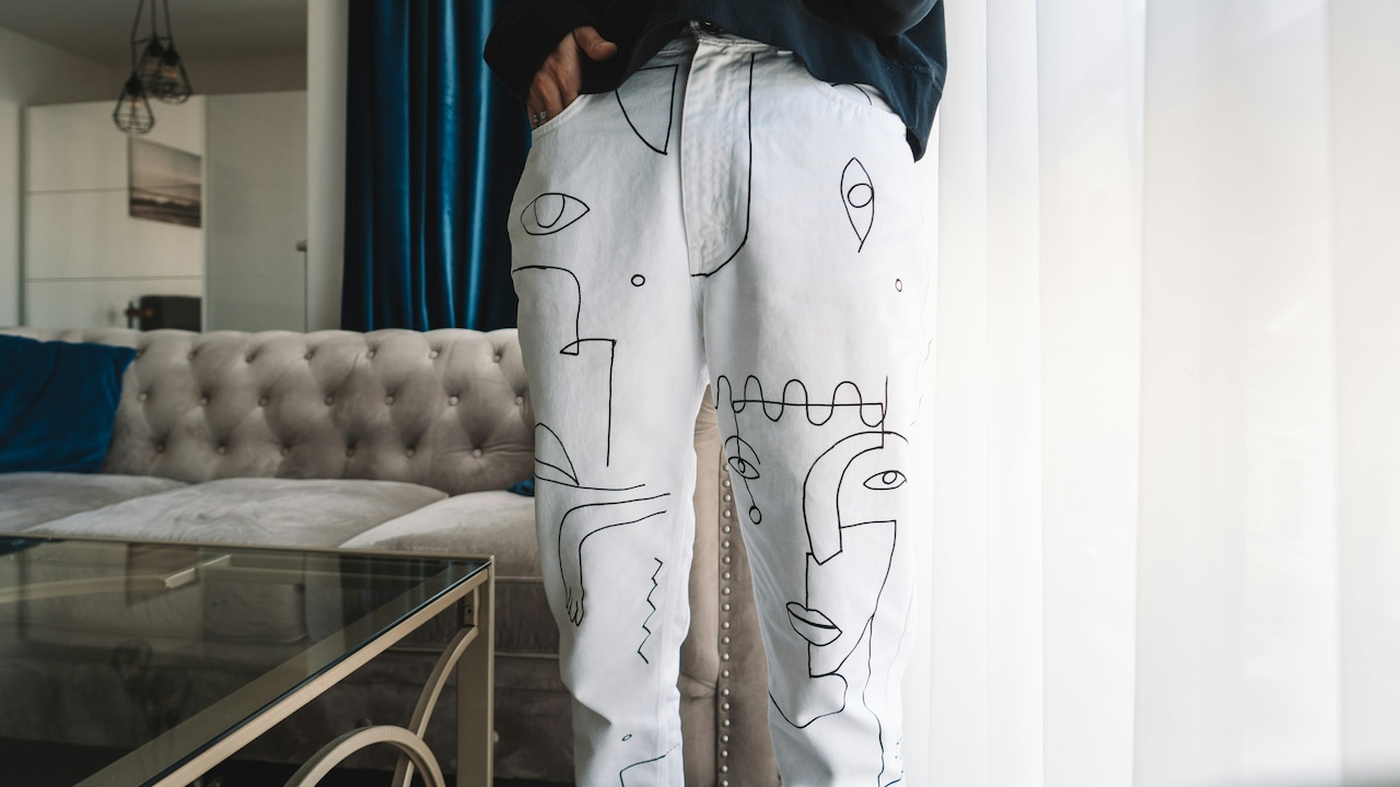 Joggers vs Track Pants for Daily Use: Which One Should You Buy?