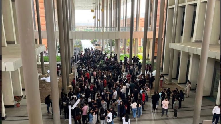 Nagpur News:  रात्रभर धिंगाणा, सकाळी कारवाई! IIM विद्यार्थिनींच्या पालकांना फोन गेल्याने कॅम्पसमध्ये खळबळ