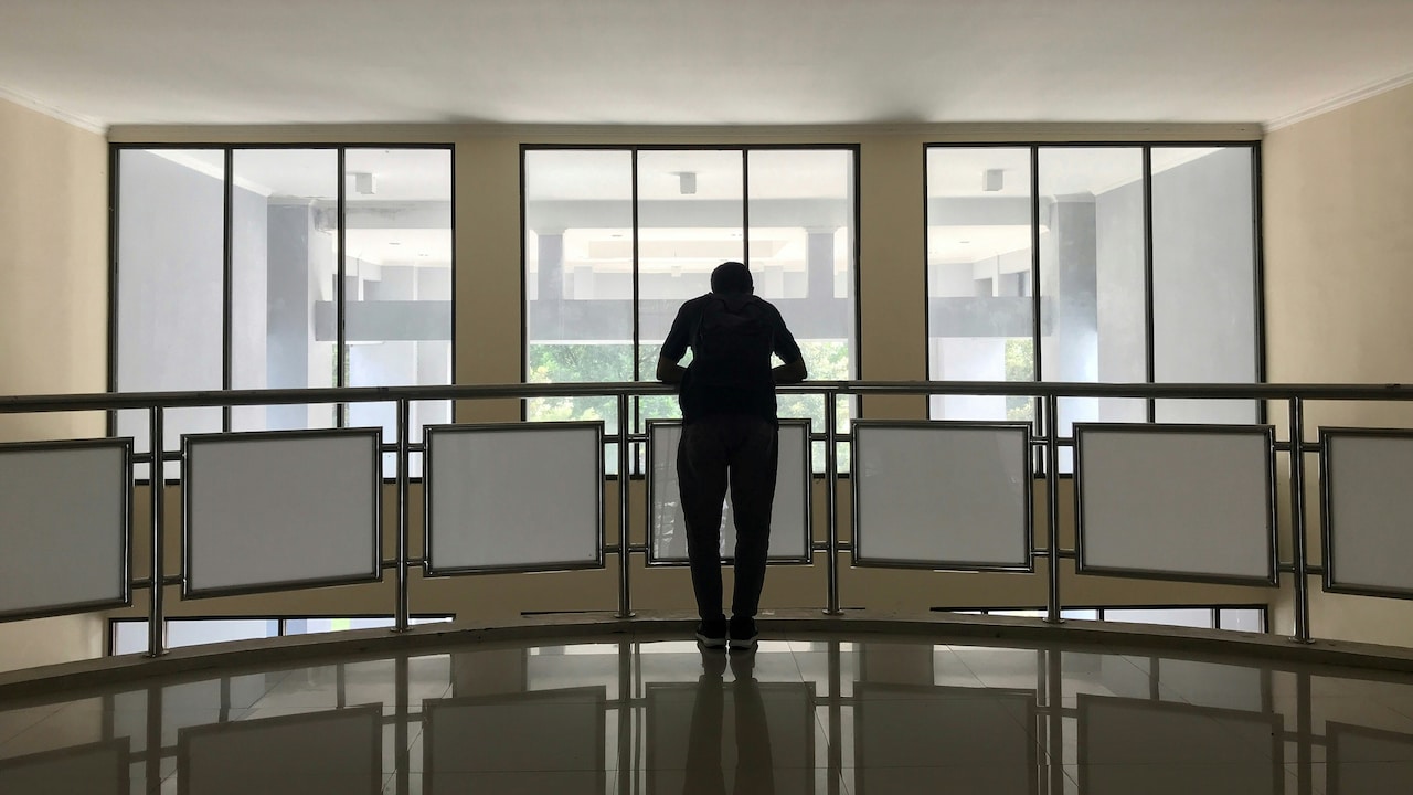 Techie's Rs 50 Lakh Trading Loss Highlights Risks of Unregulated Investment Tips
