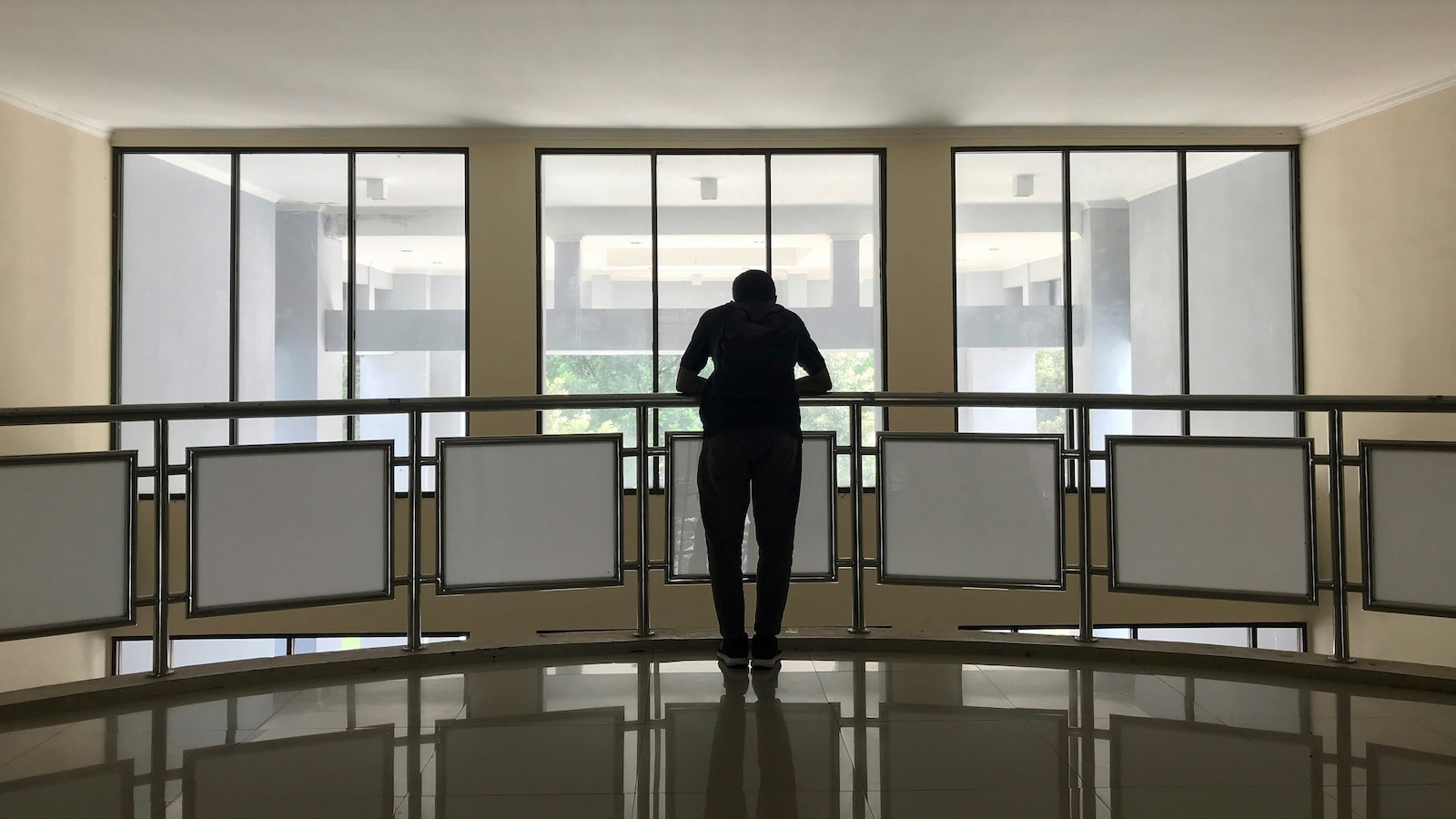 Techie Earns Rs 40 Lakh but Loses Rs 50 Lakh in Trading, Sells Land to Repay Debt