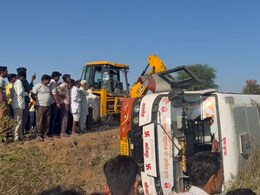 Agar Malwa Accident: आगर मालवा में भीषण हादसा, यात्री बस अनियंत्रित होकर पलटी, एक की मौत, 15 से अधिक लोग घायल
