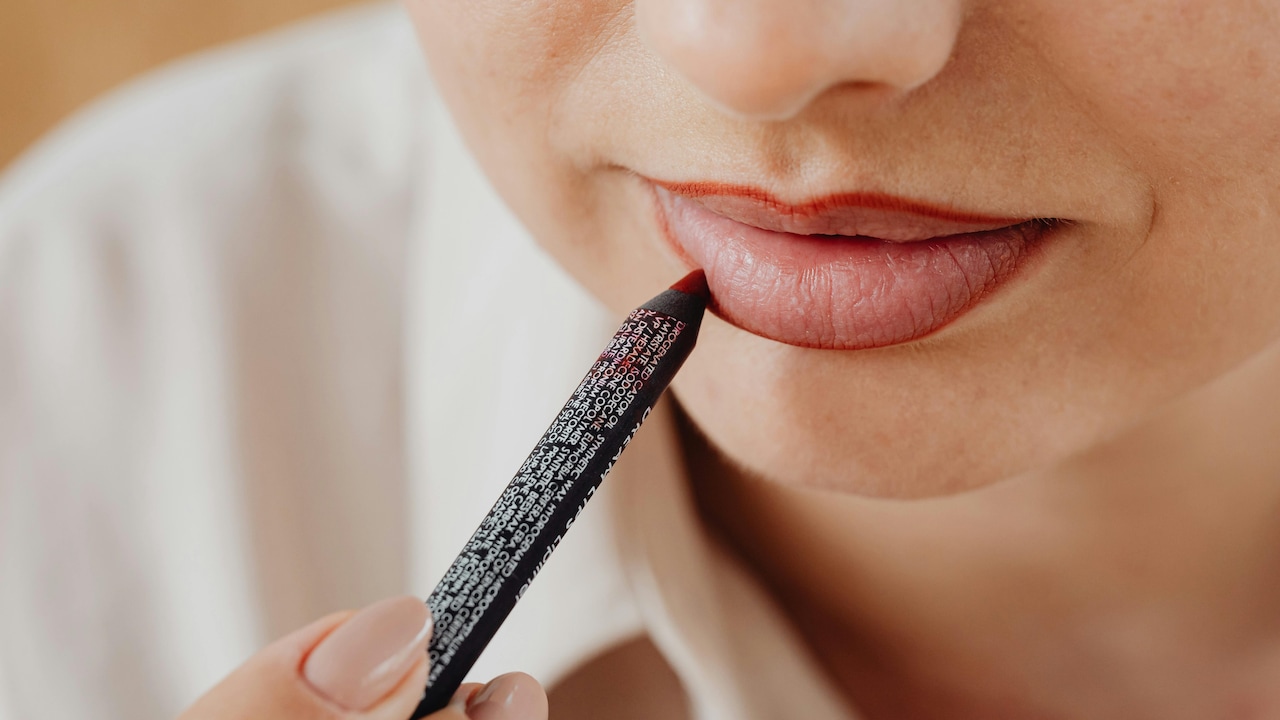 Five brown lip liners that are worthy trying for a glamorous look