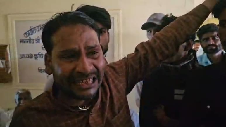 "Daughter's Wedding Is Tomorrow": Madhya Pradesh Farmer Breaks Down As Crop Sale Stalls