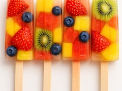 बिना चीनी के बनाएं हेल्दी फ्रूट पॉप्सिकल्स (Fruit Popsicles), गर्मियों में बच्चों के लिए परफेक्ट ठंडा ट्रीट