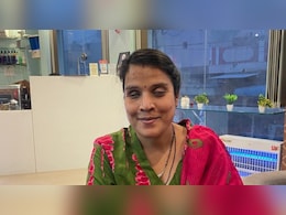 खुद का जीवन अंधेरे में लेकिन दूसरों के जीवन में कर रही हैं प्रकाश, बच्&zwj;चियों को स&zwj;िखाती हैं फर्राटेदार अंग्रेजी बोलना&nbsp;