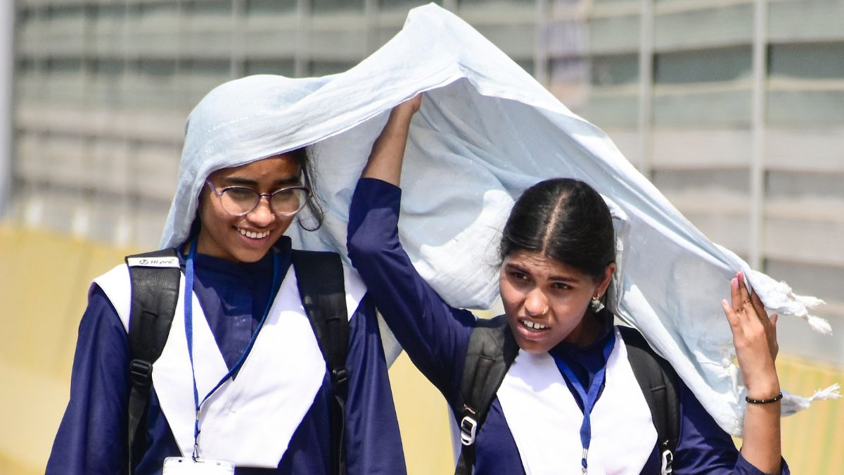 दिल्&zwj;ली में आज गर्मी ने तोड़ा रिकॉर्ड, जल्&zwj;द फिर पलटी मारेगा मौसम, जानें कब होगी बारिश