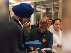 'इसको खाना-वाना खिलाओ...' फैंस को ऑटोग्राफ देते हुए अर्शदीप सिंह ने दिया मजेदार जवाब, वीडियो हुआ वायरल