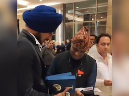 "<i>Ise Khaana Khilao</i>": Arshdeep Singh's Witty Moment With Fan Wins Internet. Watch