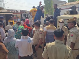 वायरल मैसेज के बाद गैस एजेंसी के बाहर लंबी कतारें, गाड़ी के शीशे फोड़े; प्रशासन की अपील- अफवाह पर ध्यान ना दें