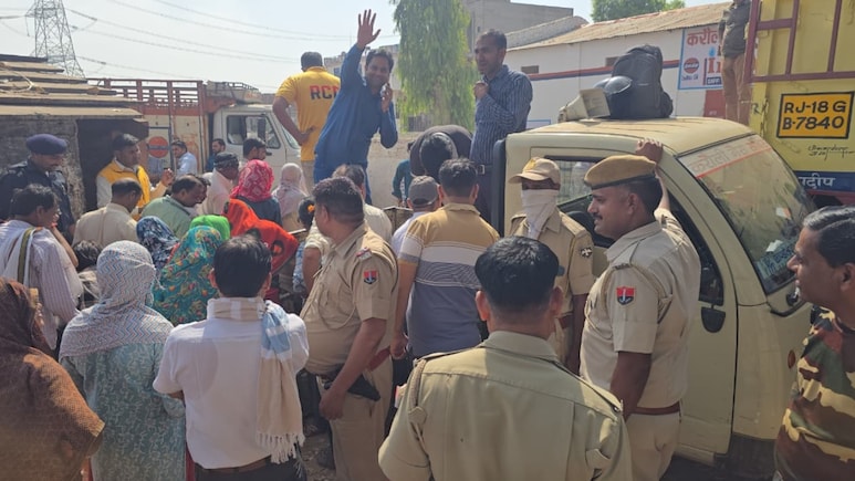 वायरल मैसेज के बाद गैस एजेंसी के बाहर लंबी कतारें, गाड़ी के शीशे फोड़े; प्रशासन की अपील- अफवाह पर ध्यान ना दें