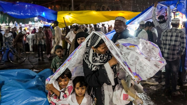 Rain Alert: काले बादल छाए, दिल्ली NCR में आज भी बारिश, यूपी-बिहार से राजस्थान तक मौसम का हाल